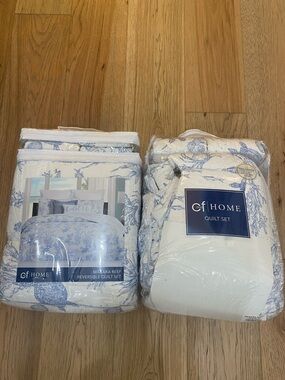 Blue and White Reversible Quilted Bedding Set. 2 sets ✔️